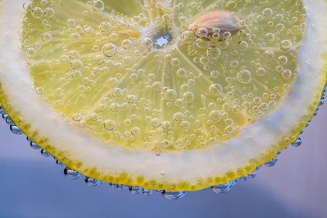 The Benefits of Drinking Lemon Water
